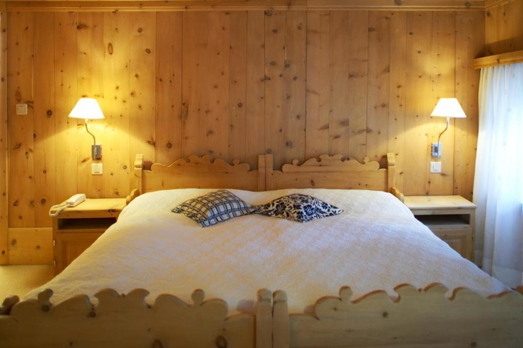 Hotel Engiadina Scuol Pokoj fotografie